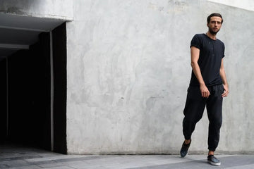 5 Best Styling Ideas for Black T-Shirt Combination gym jogger